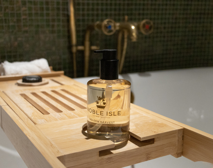 A wooden bath tray in Fingal's Skerryvore Suite.
