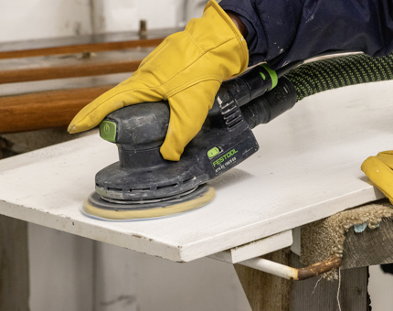 A close-up of the sanding. 