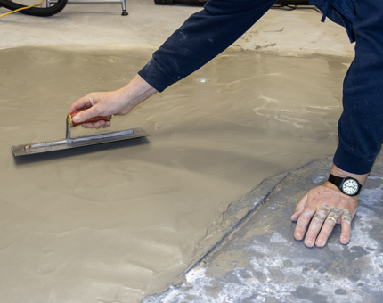 A detailed view of the screeding. 