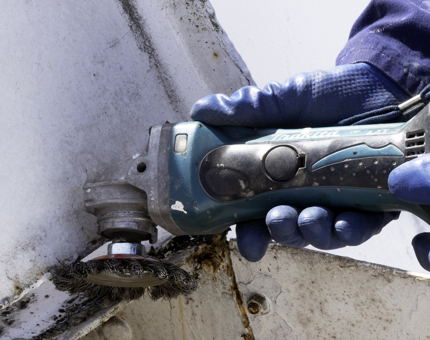 A close up of an orbital wire wheel. 