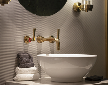 The detail of a washbasin in Fingal's accessible cabin. The taps are red and blue to indicate hot and cold. 