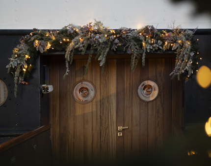 The front doors of Fingal Hotel with a Christmas garland over the doorway.