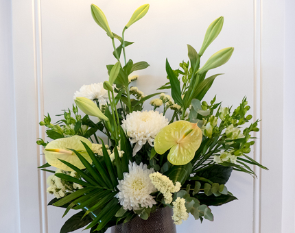 Fresh flowers in the State Apartments