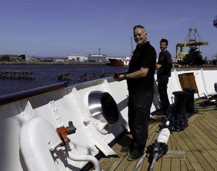 Rab and Ewan moving then securing the handrail..jpg