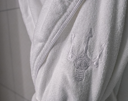 Fingal crested dressing gown