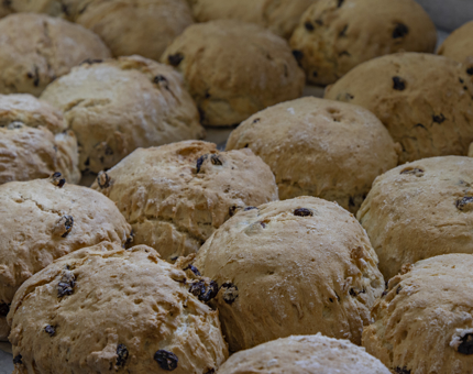 A tray of fruit scones. 