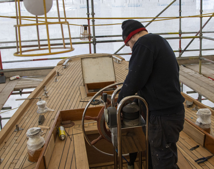 A member of the Maintenance team putting the compass into Bloodhound. 