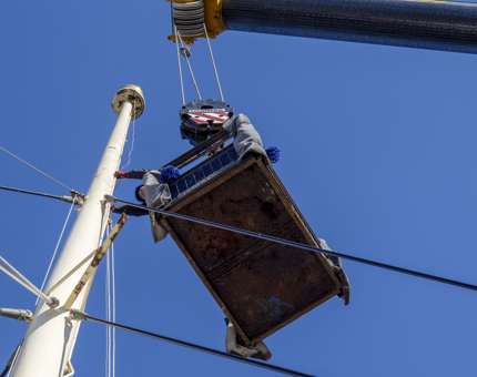 A close up of Nigel at the mast.