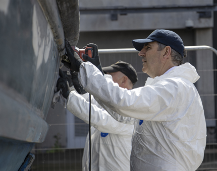 Yotties sanding the Fast Motor Launch. 